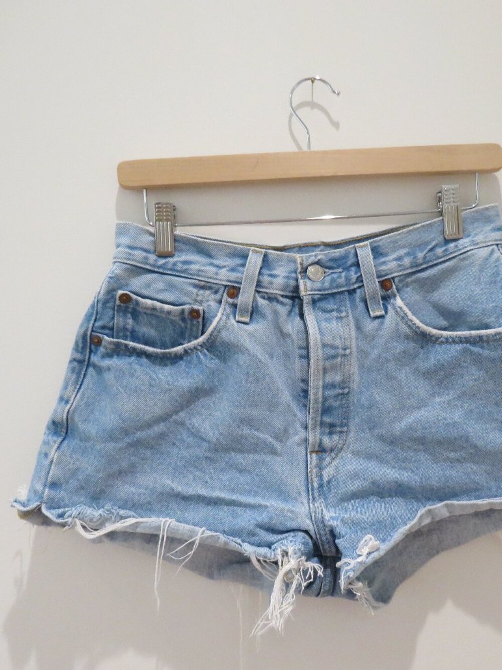 LEVI'S 501® Original Fit High Rise Women's Shorts 28 Ojai Light Stone Light Wash - Picture 4 of 15